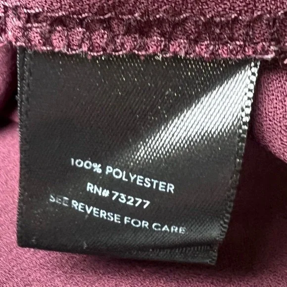 Simply Vera Vera Wang Womens Size Small Burgundy Blouse Pleated V-Neck Roll Tab - Picture 5 of 11